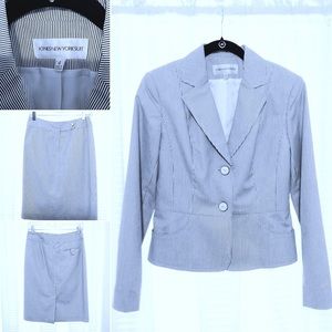 EUC 🌸 JONES NEW YORK 🦋White w Navy Pnstripe Suit